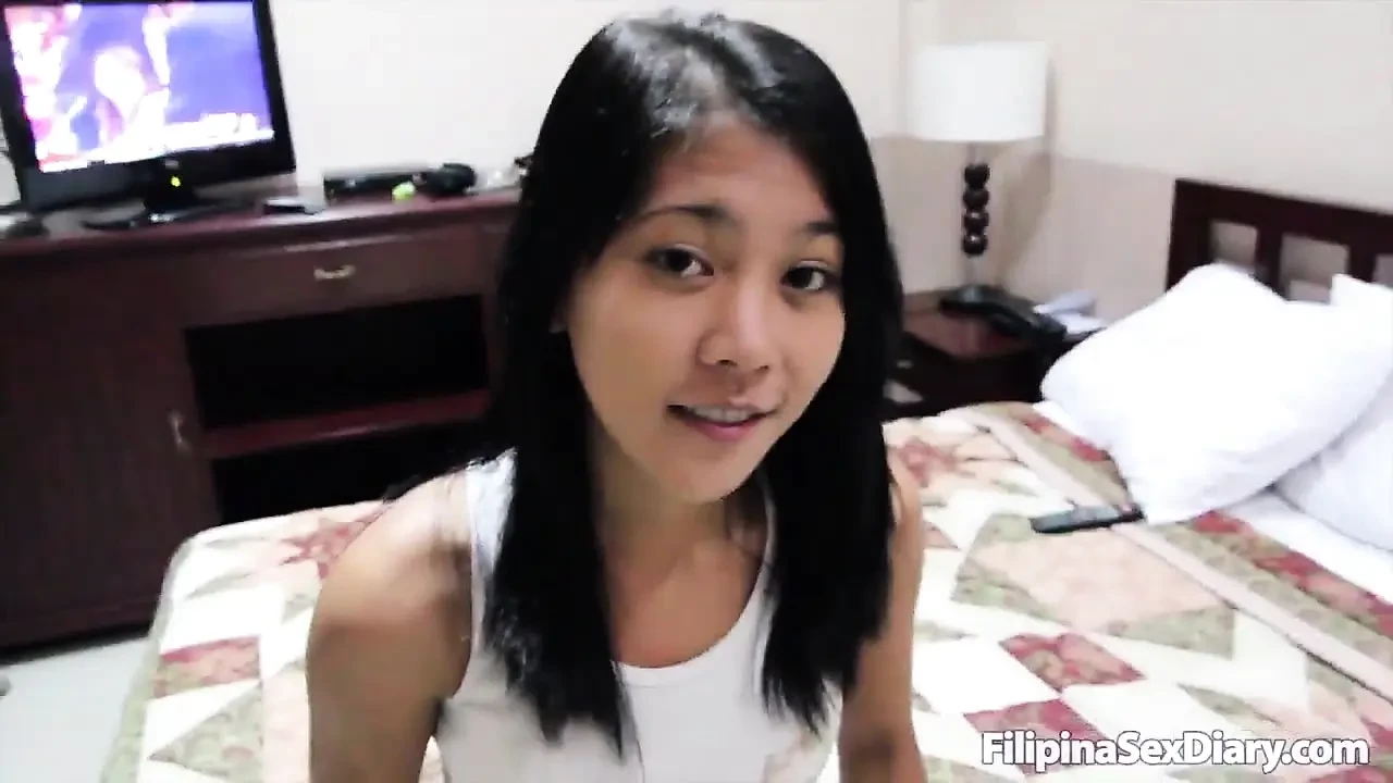 Petite Pinay finds smooth talking foreigner to fuck