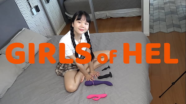 I use three toys on my petite Japanese girlfriend – real female orgasm